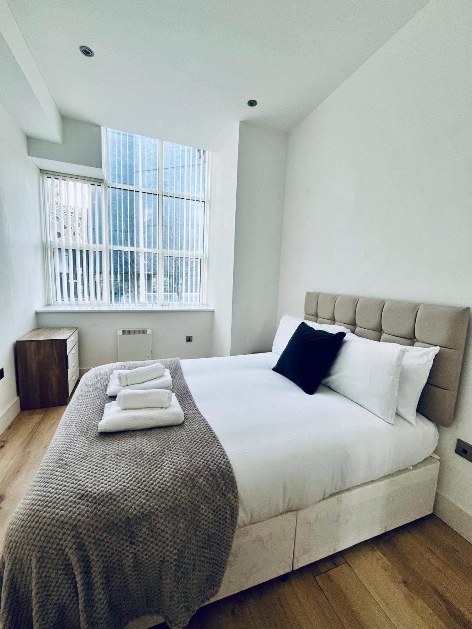 Fantastic Mill Apartment - 2023 Travellers Award Winner! Манчестър Екстериор снимка